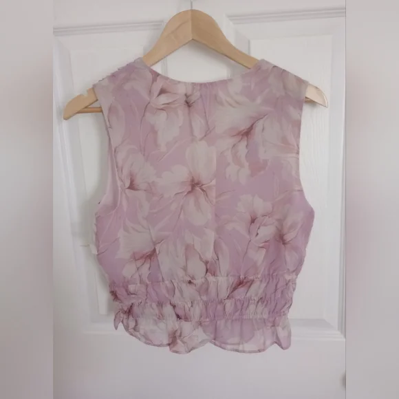 Steve Madden Floral Smocked Waist V-Neck Top in Mauve Size Medium - Picture 5 of 6